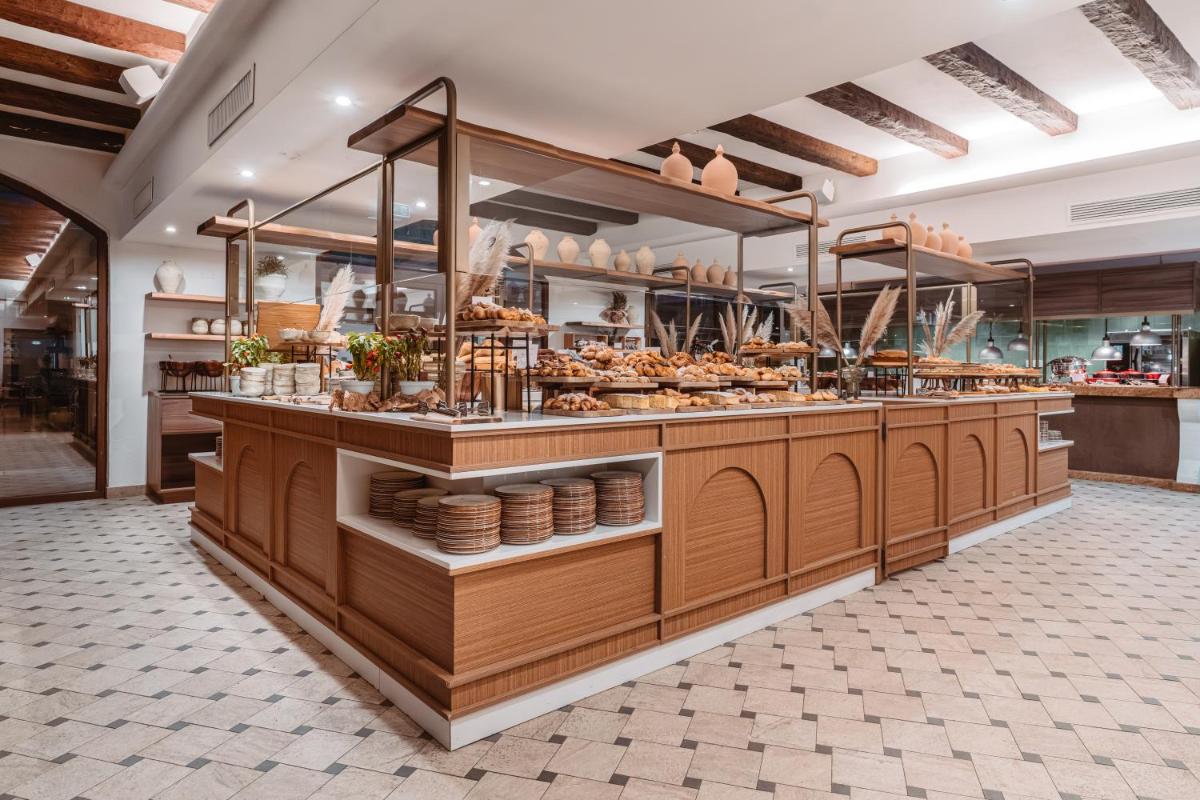 Mangia's Santa Teresa Sardinia, Curio Collection by Hilton