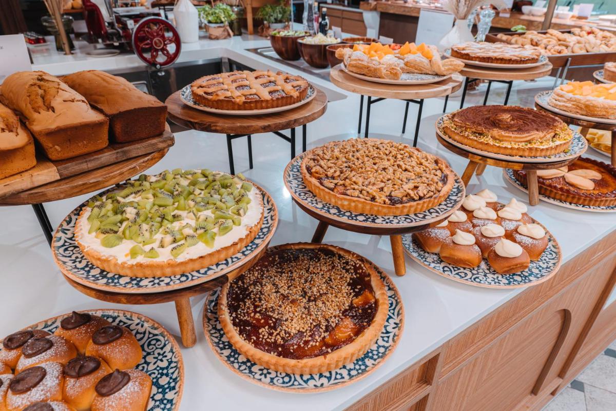 Mangia's Santa Teresa Sardinia, Curio Collection by Hilton