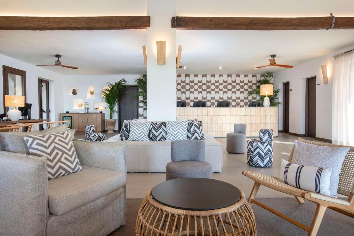 Mangia's Santa Teresa Sardinia, Curio Collection by Hilton