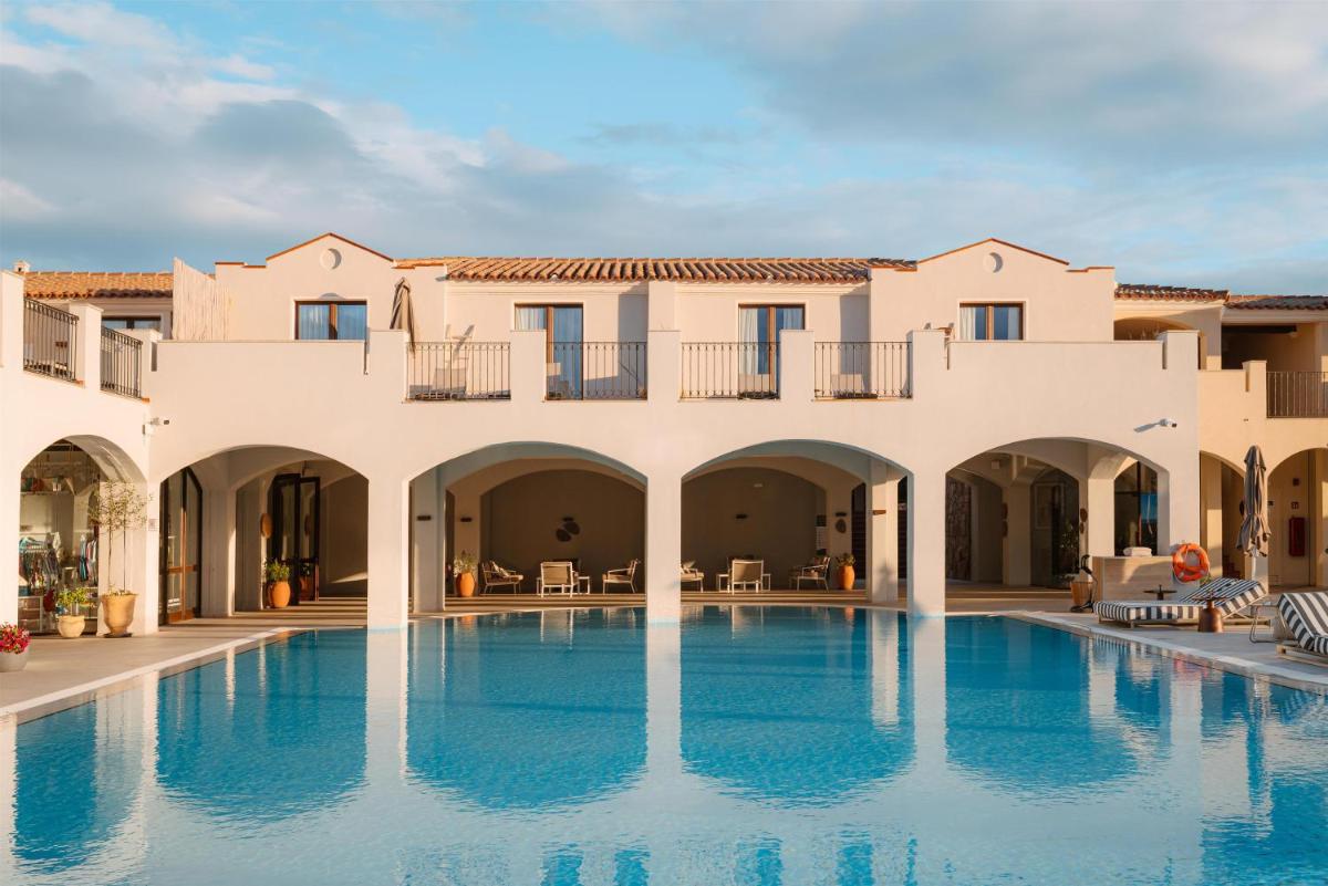 Mangia's Santa Teresa Sardinia, Curio Collection by Hilton