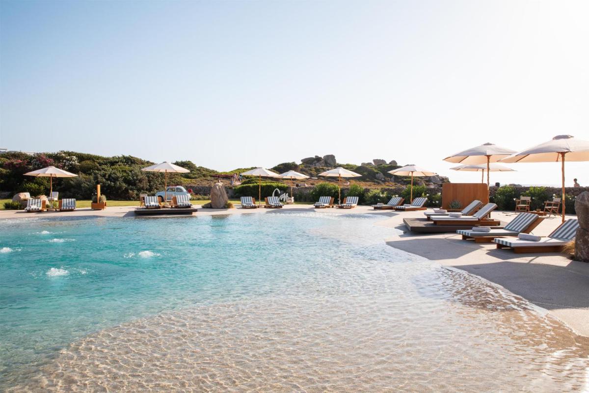 Mangia's Santa Teresa Sardinia, Curio Collection by Hilton