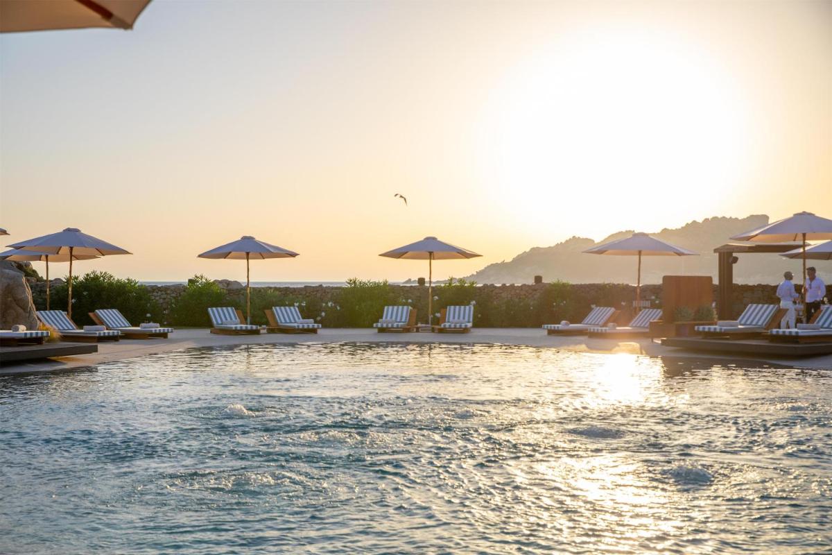 Mangia's Santa Teresa Sardinia, Curio Collection by Hilton