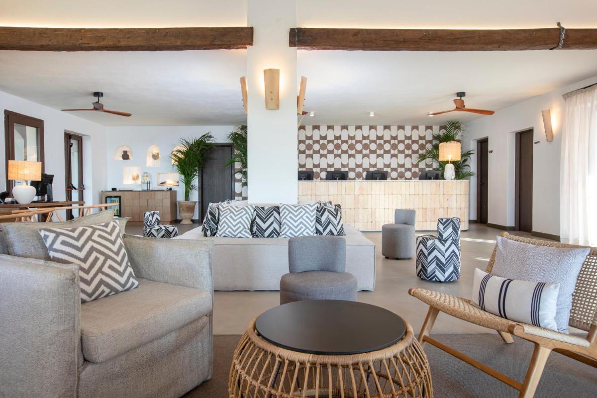 Mangia's Santa Teresa Sardinia, Curio Collection by Hilton