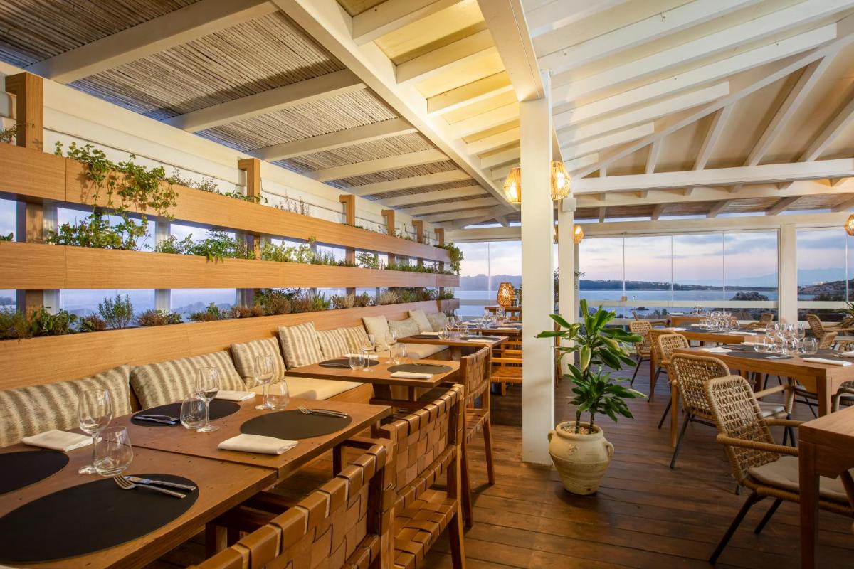 Mangia's Santa Teresa Sardinia, Curio Collection by Hilton