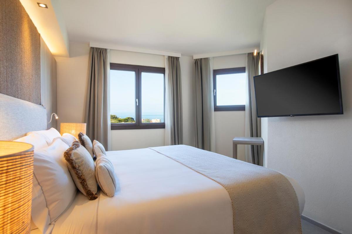 Mangia's Santa Teresa Sardinia, Curio Collection by Hilton