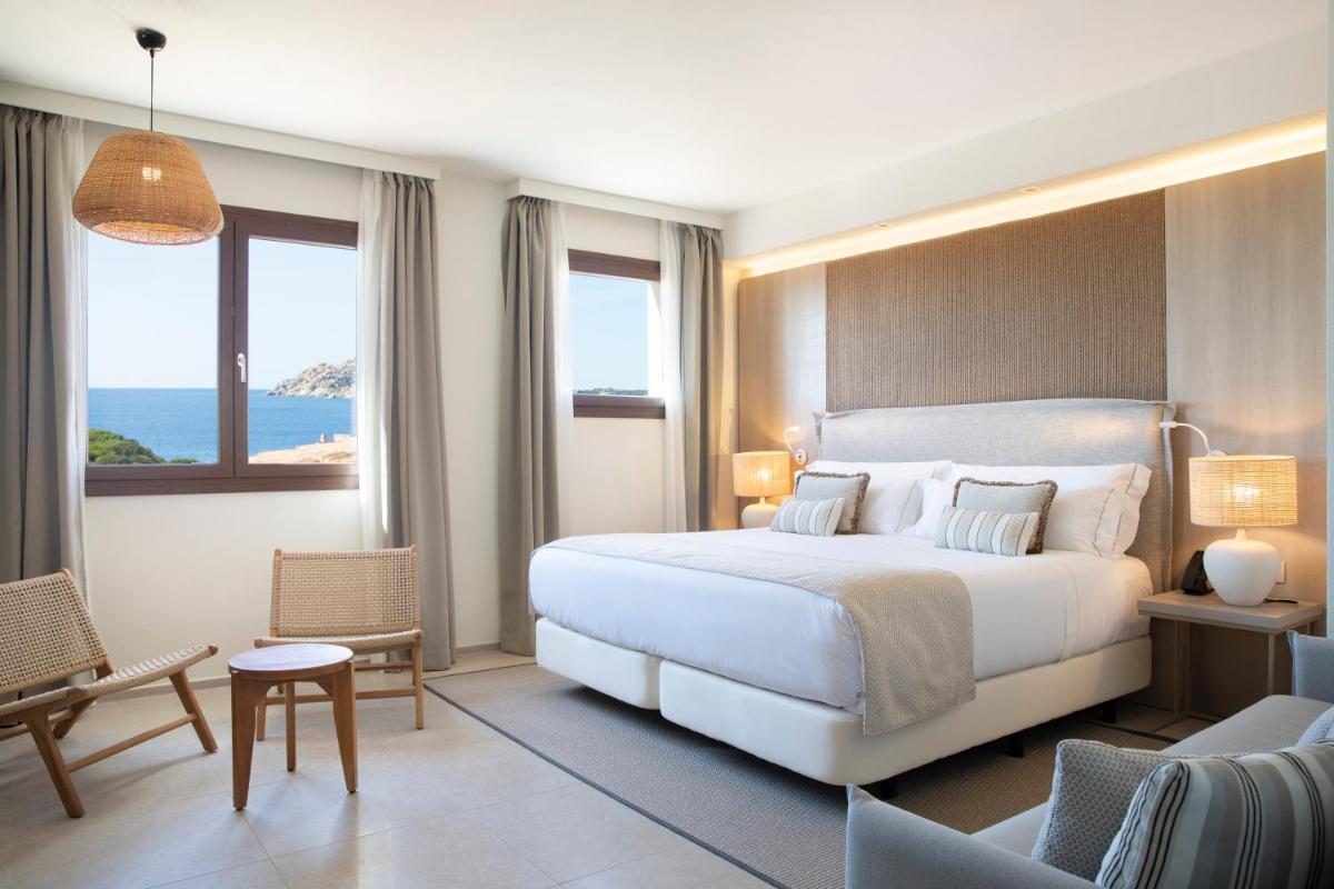 Mangia's Santa Teresa Sardinia, Curio Collection by Hilton