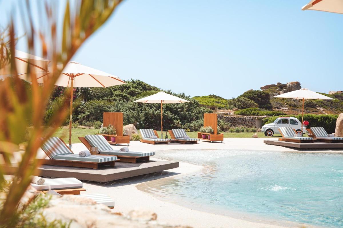 Mangia's Santa Teresa Sardinia, Curio Collection by Hilton
