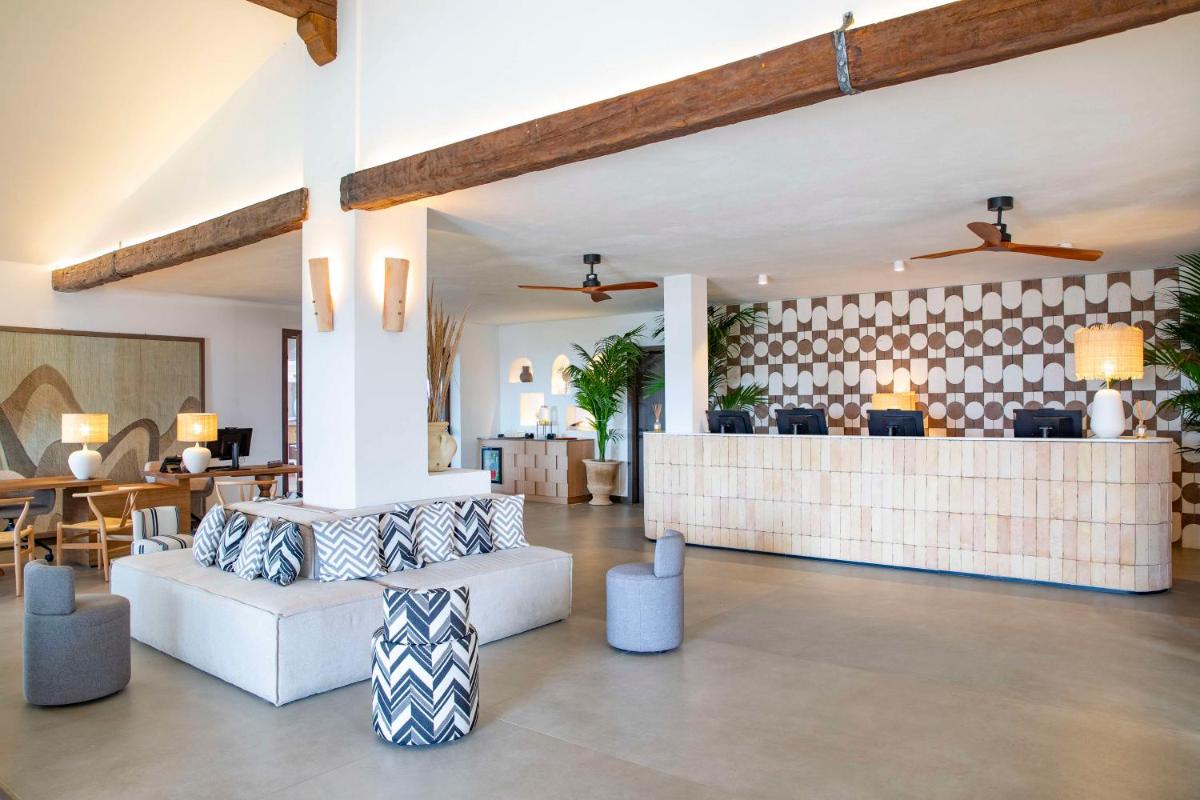 Mangia's Santa Teresa Sardinia, Curio Collection by Hilton