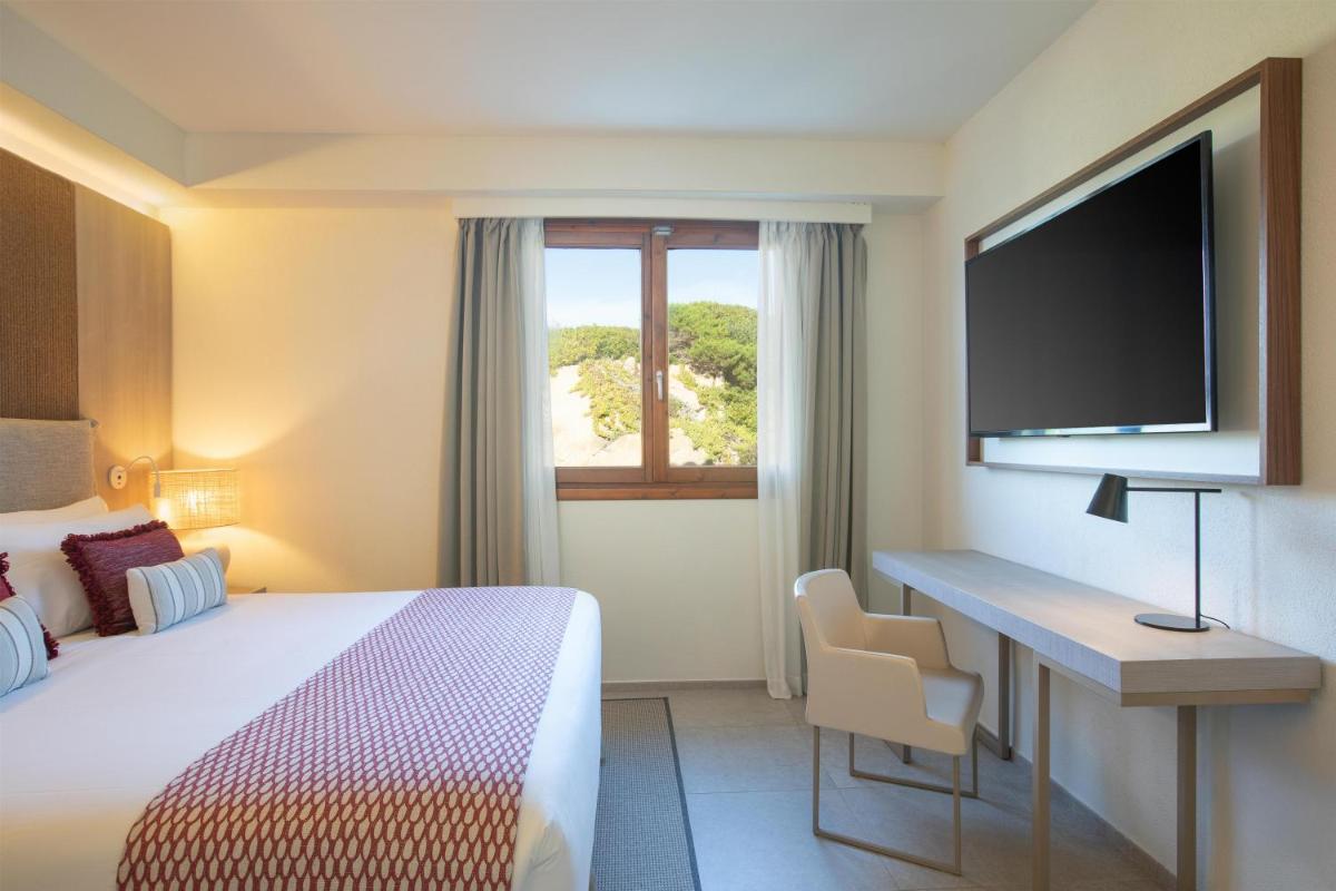 Mangia's Santa Teresa Sardinia, Curio Collection by Hilton