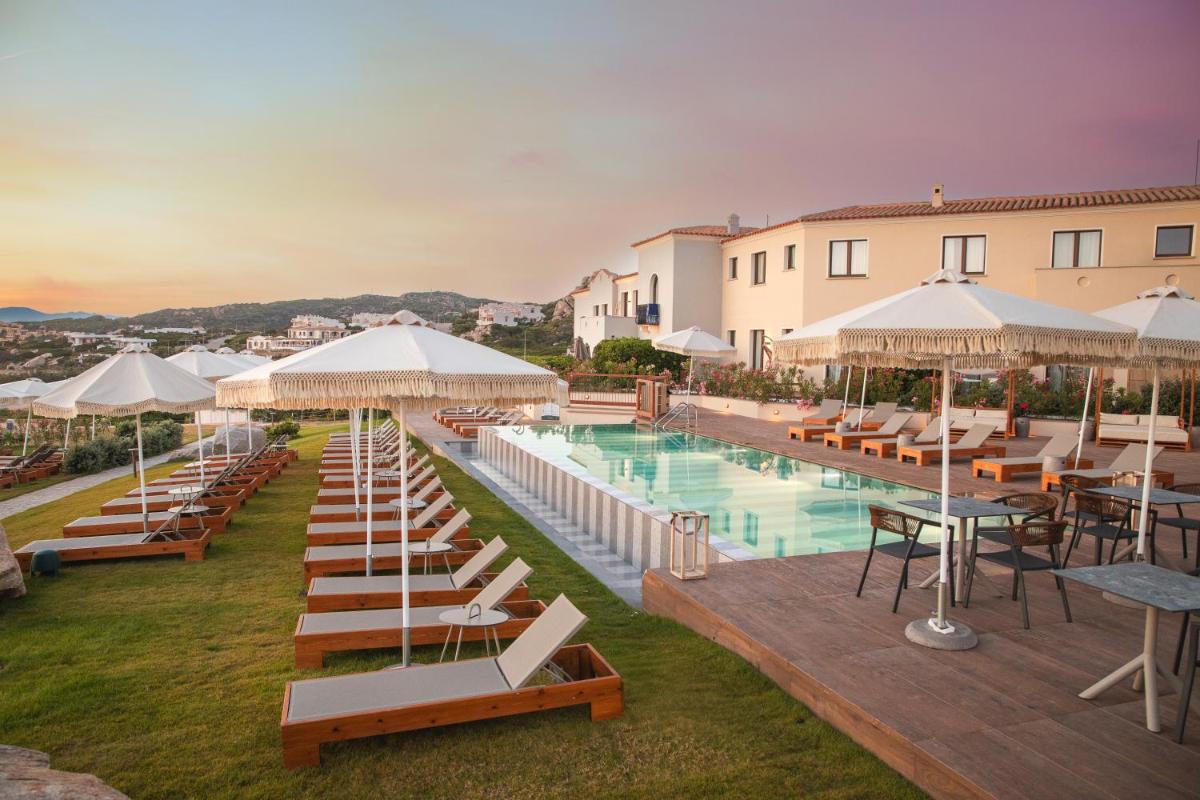 Mangia's Santa Teresa Sardinia, Curio Collection by Hilton