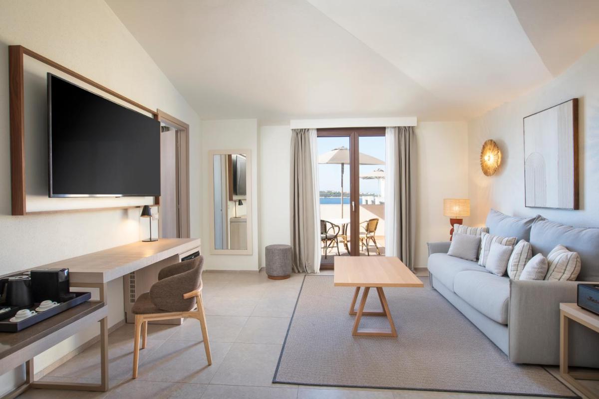 Mangia's Santa Teresa Sardinia, Curio Collection by Hilton