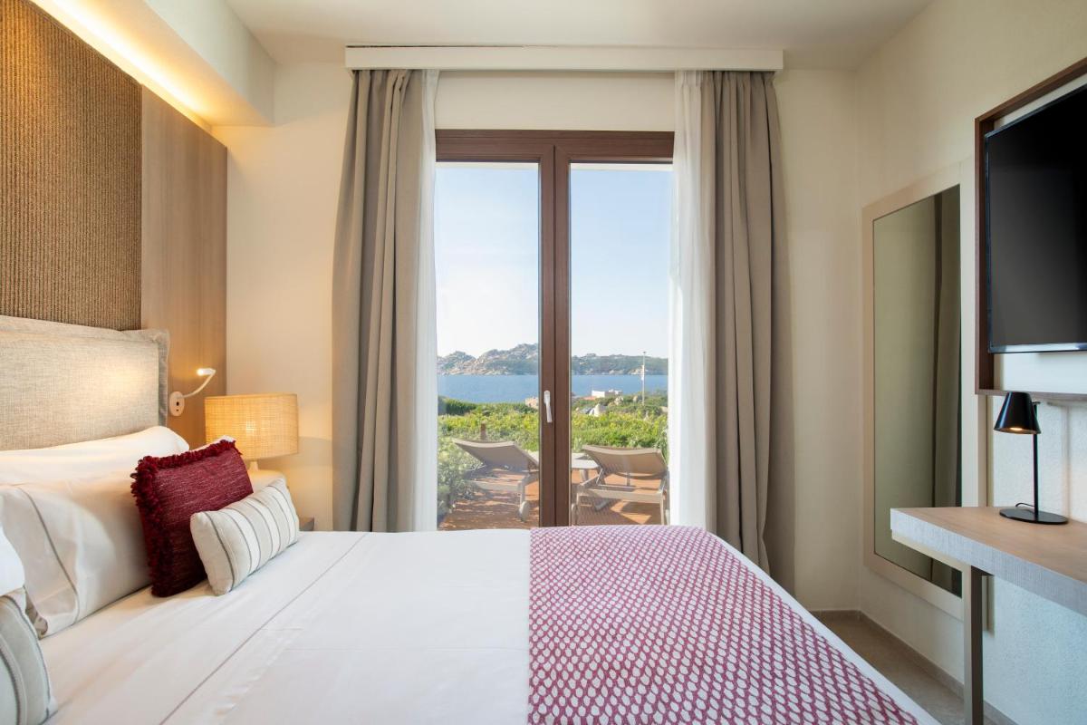 Mangia's Santa Teresa Sardinia, Curio Collection by Hilton