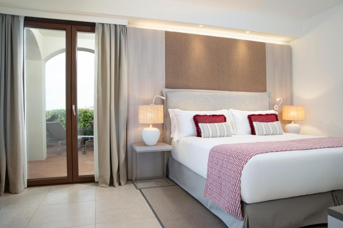 Mangia's Santa Teresa Sardinia, Curio Collection by Hilton