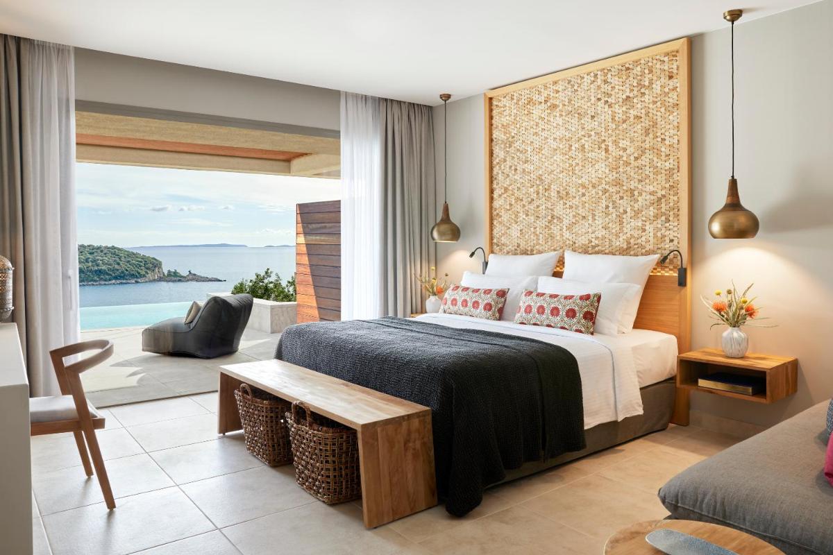 Elix, Mar-Bella Collection