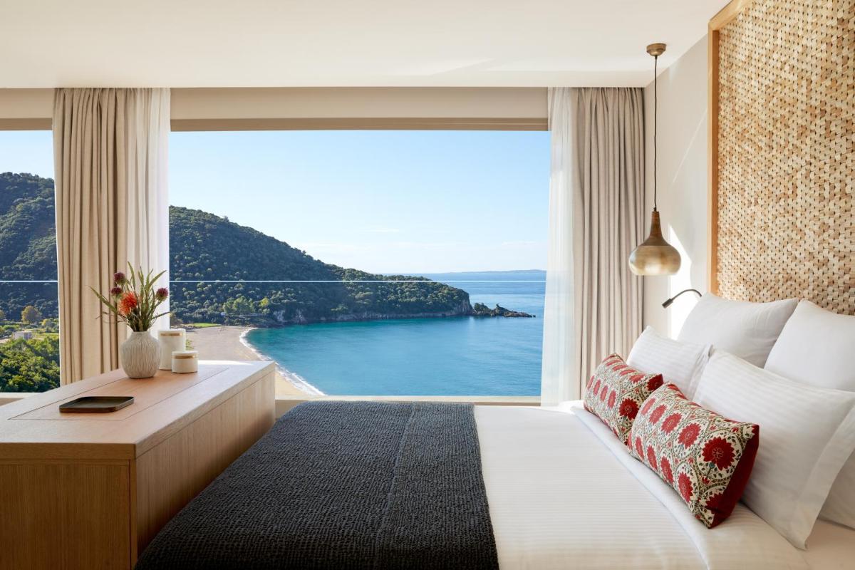 Elix, Mar-Bella Collection