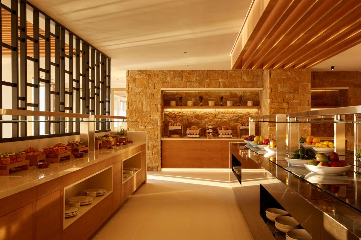 Elix, Mar-Bella Collection