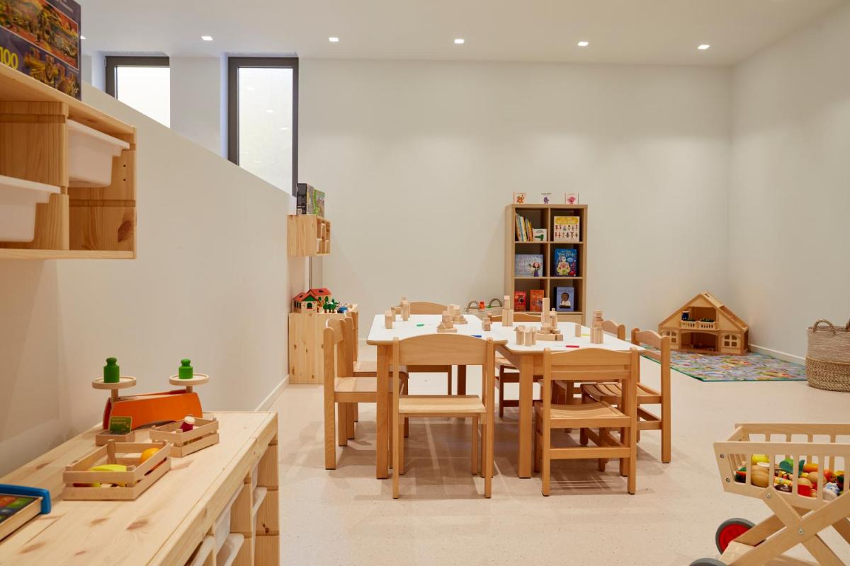 Elix, Mar-Bella Collection