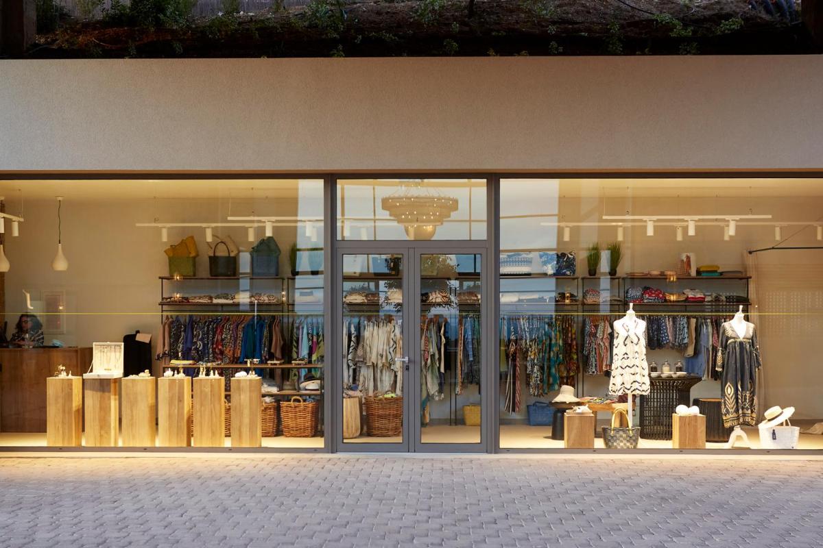 Elix, Mar-Bella Collection