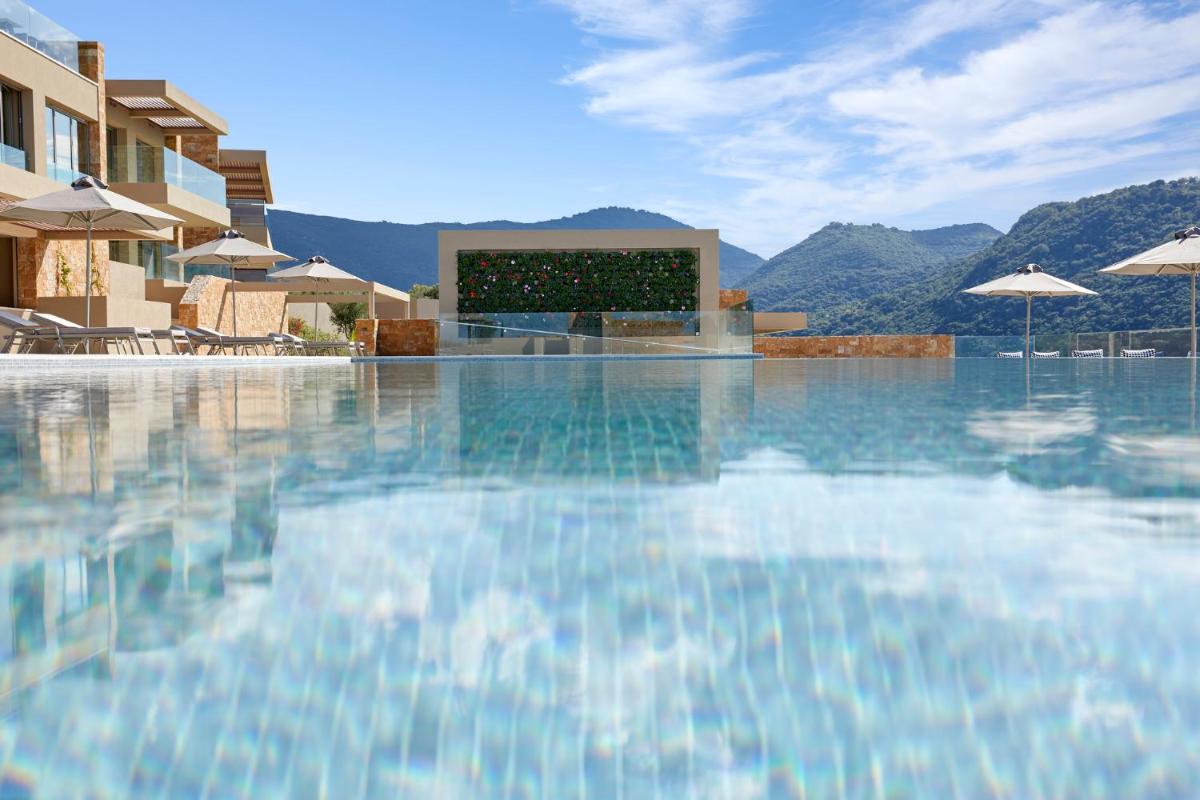 Elix, Mar-Bella Collection