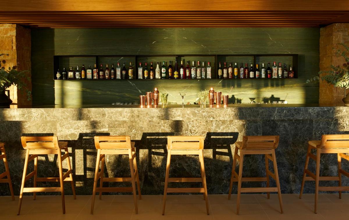 Elix, Mar-Bella Collection