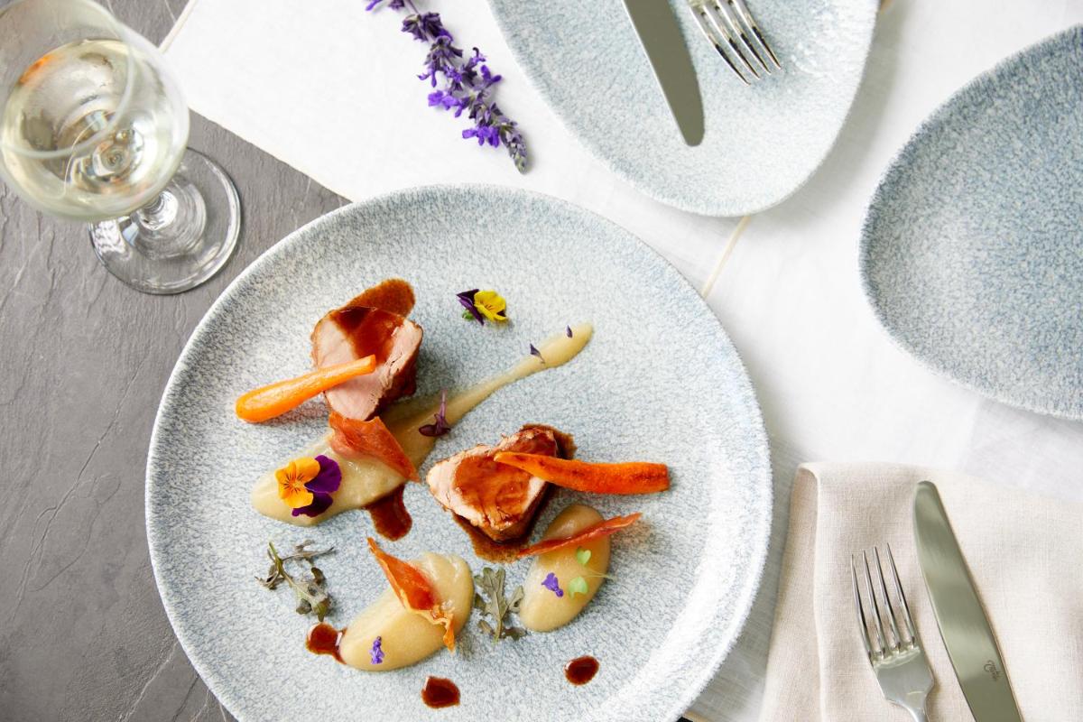 Elix, Mar-Bella Collection