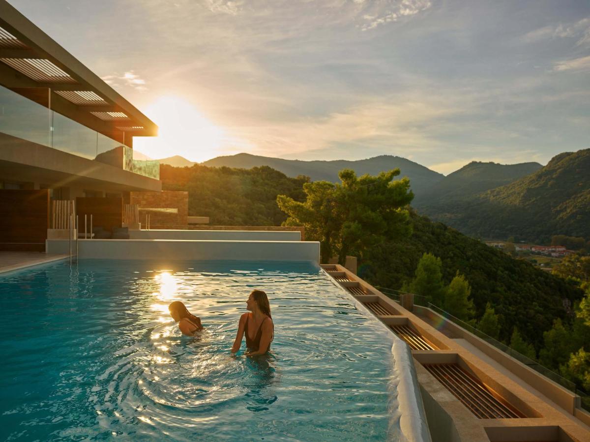 Elix, Mar-Bella Collection