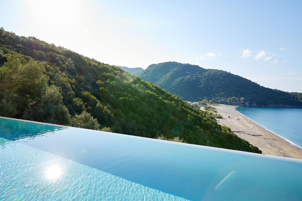 Elix, Mar-Bella Collection