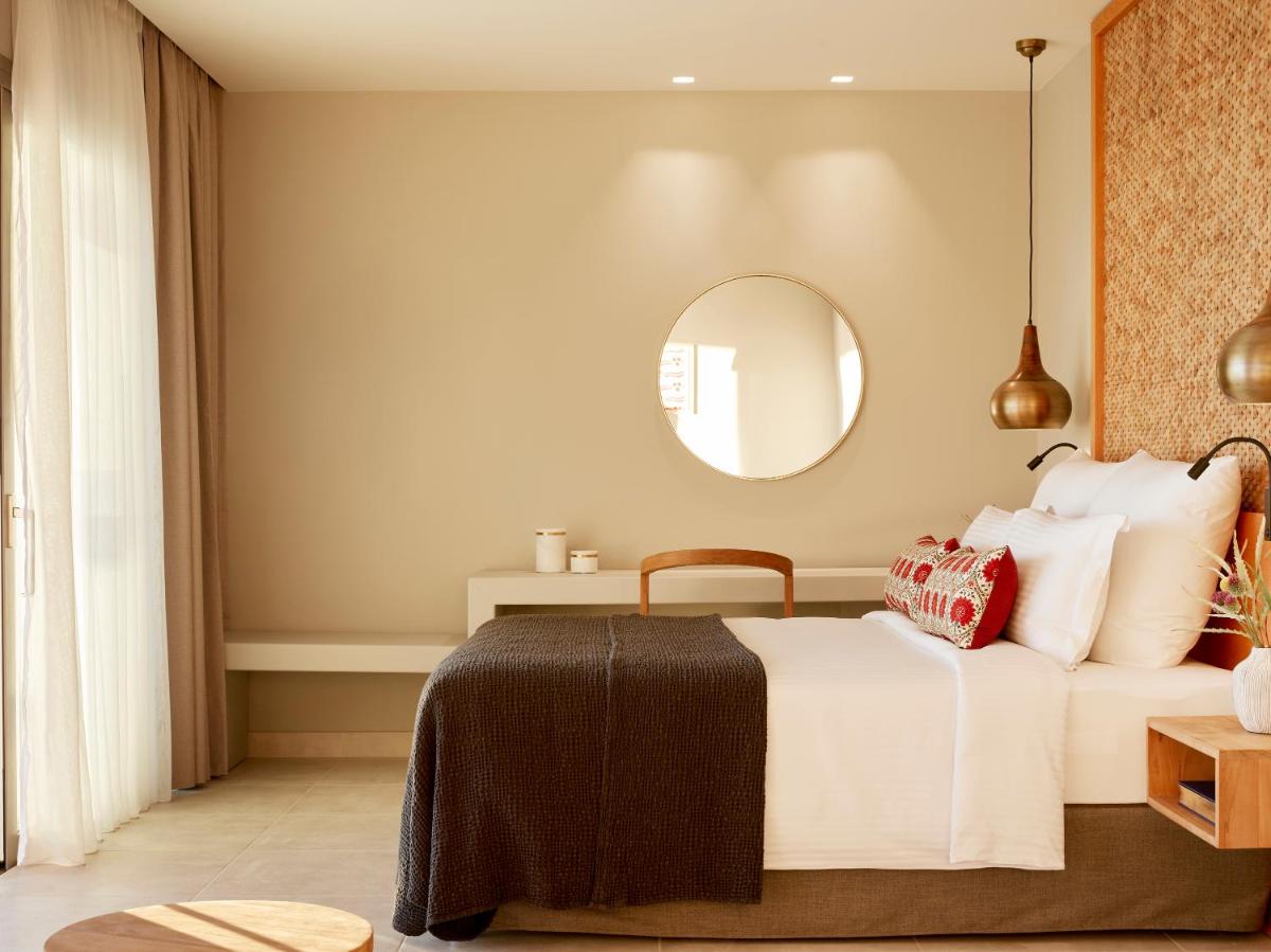 Elix, Mar-Bella Collection