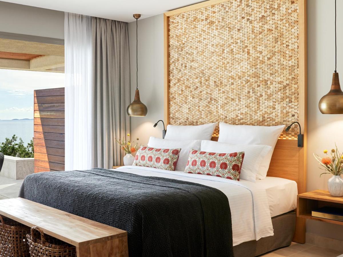 Elix, Mar-Bella Collection