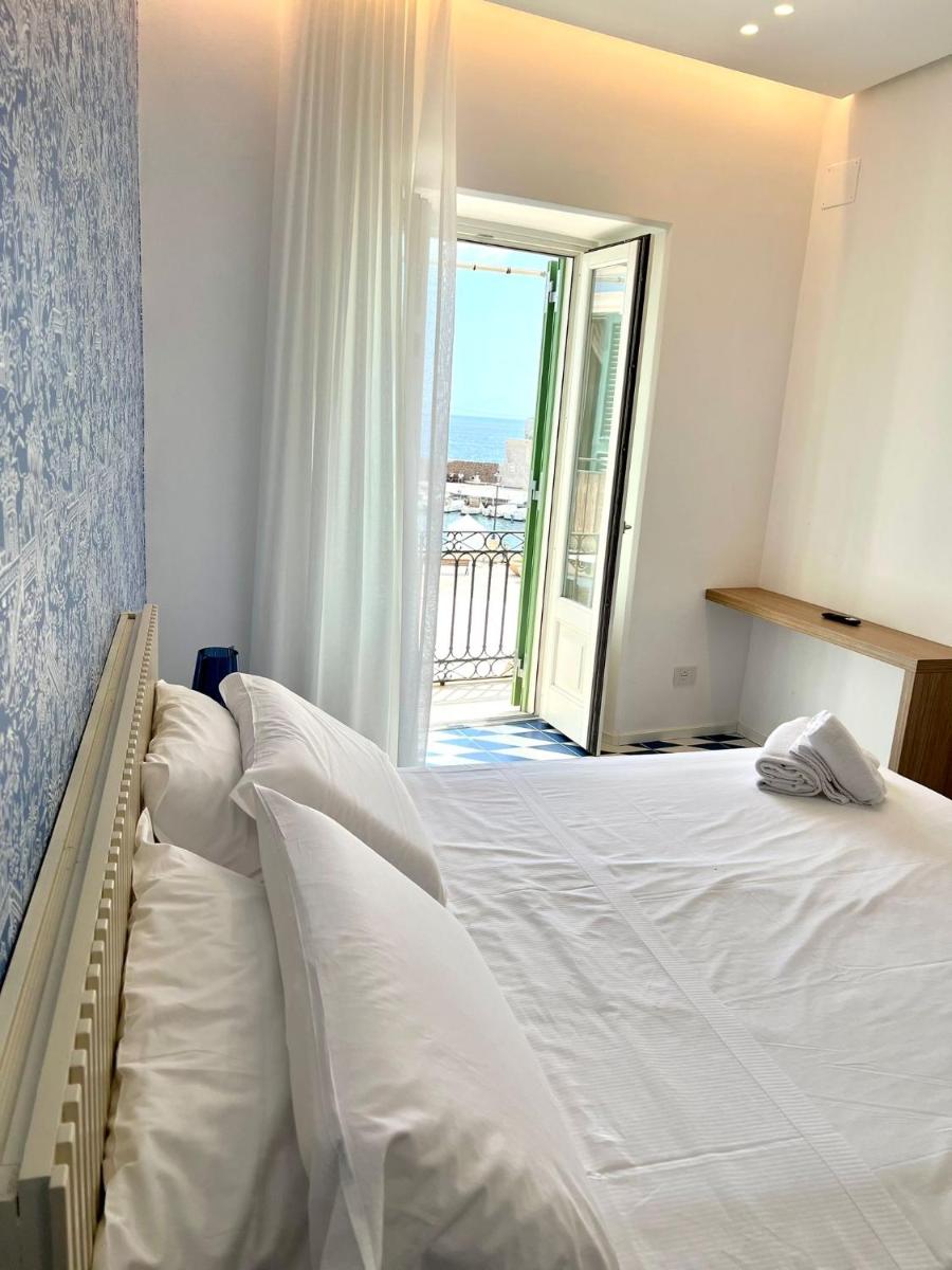 Marina Palace Apartments & Terrace