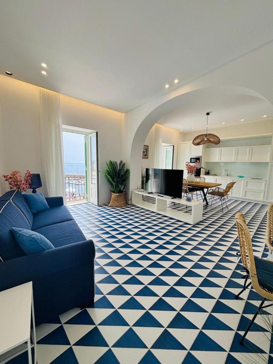 Marina Palace Apartments & Terrace