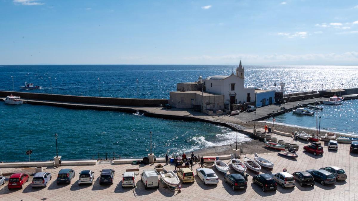 Marina Palace Apartments & Terrace