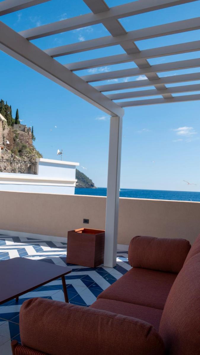 Marina Palace Apartments & Terrace