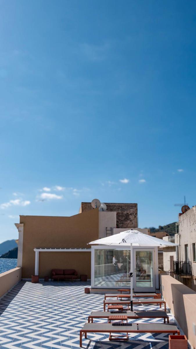 Marina Palace Apartments & Terrace