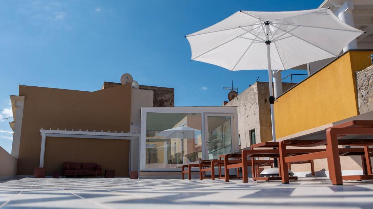 Marina Palace Apartments & Terrace