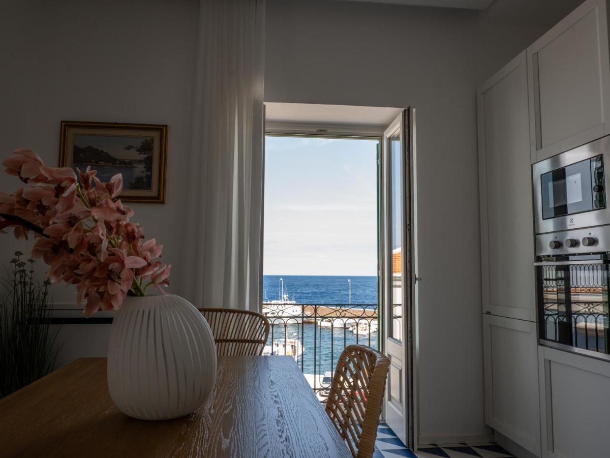 Marina Palace Apartments & Terrace