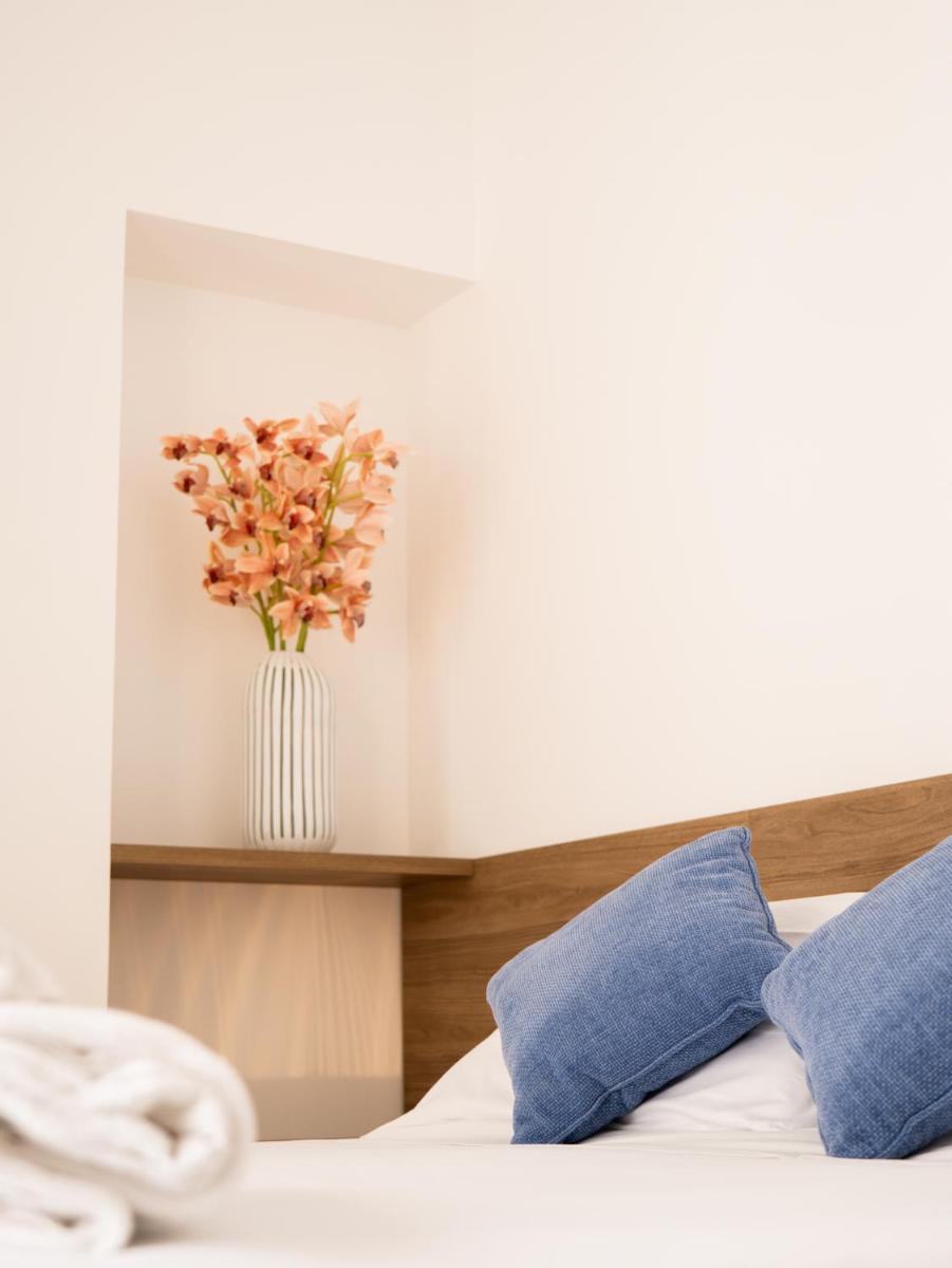 Marina Palace Apartments & Terrace