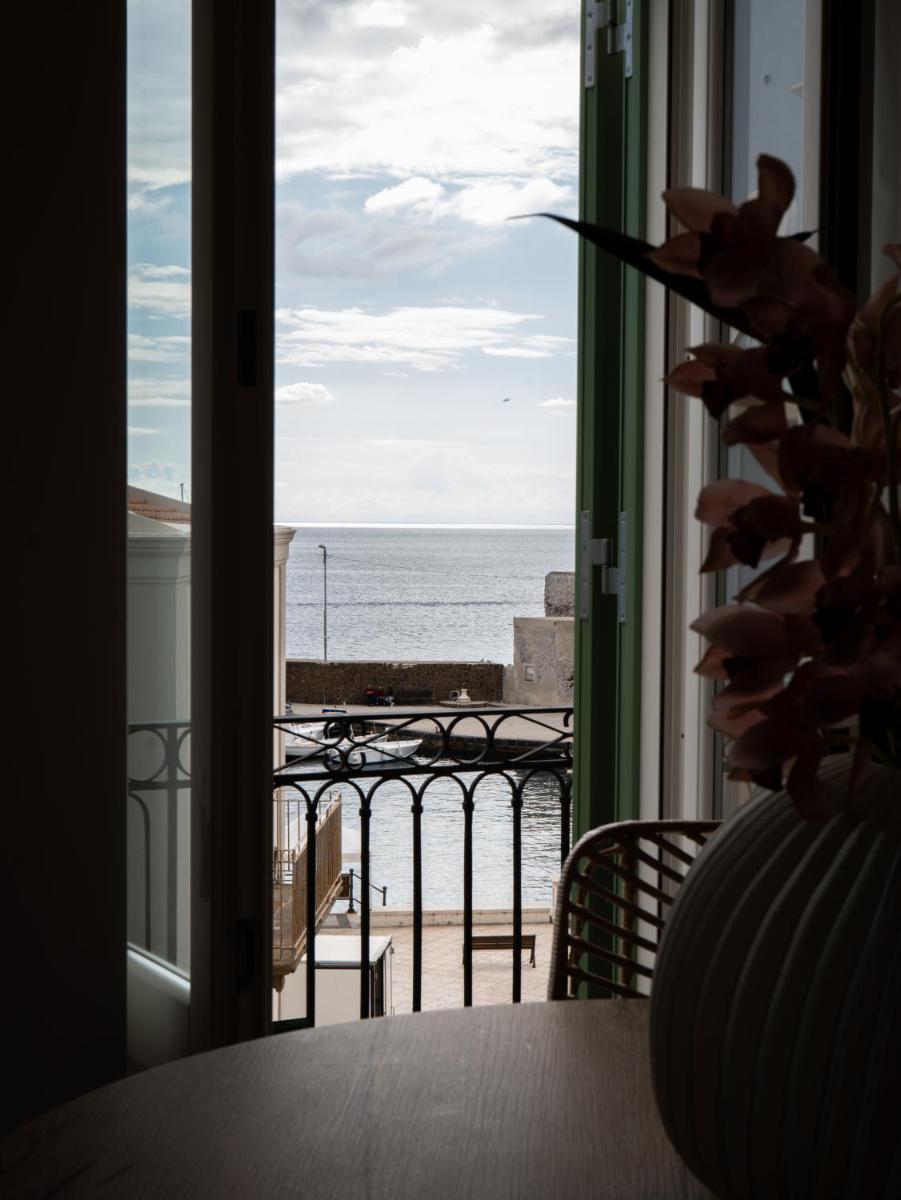 Marina Palace Apartments & Terrace