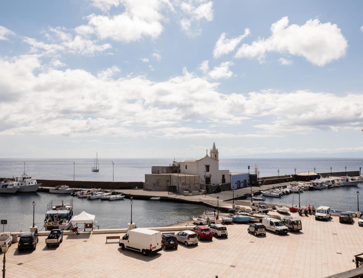 Marina Palace Apartments & Terrace