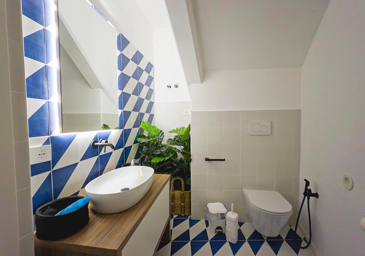 Marina Palace Apartments & Terrace