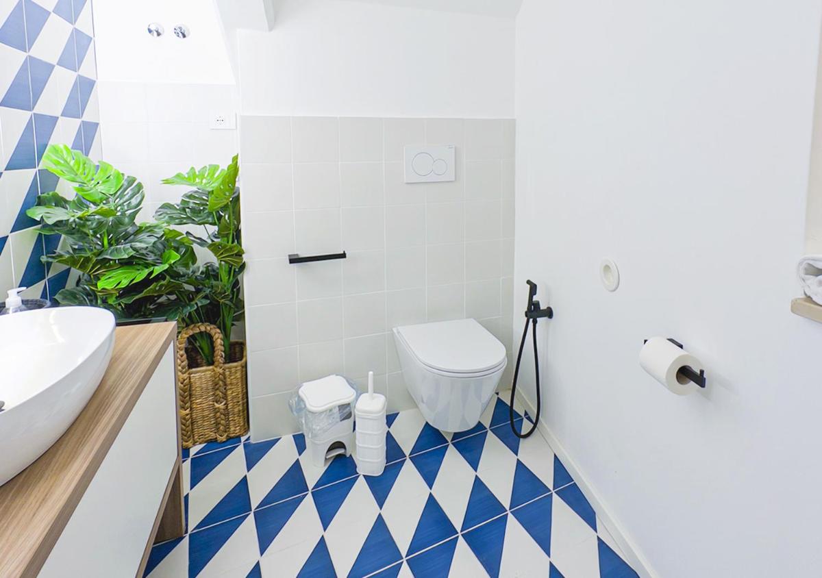 Marina Palace Apartments & Terrace