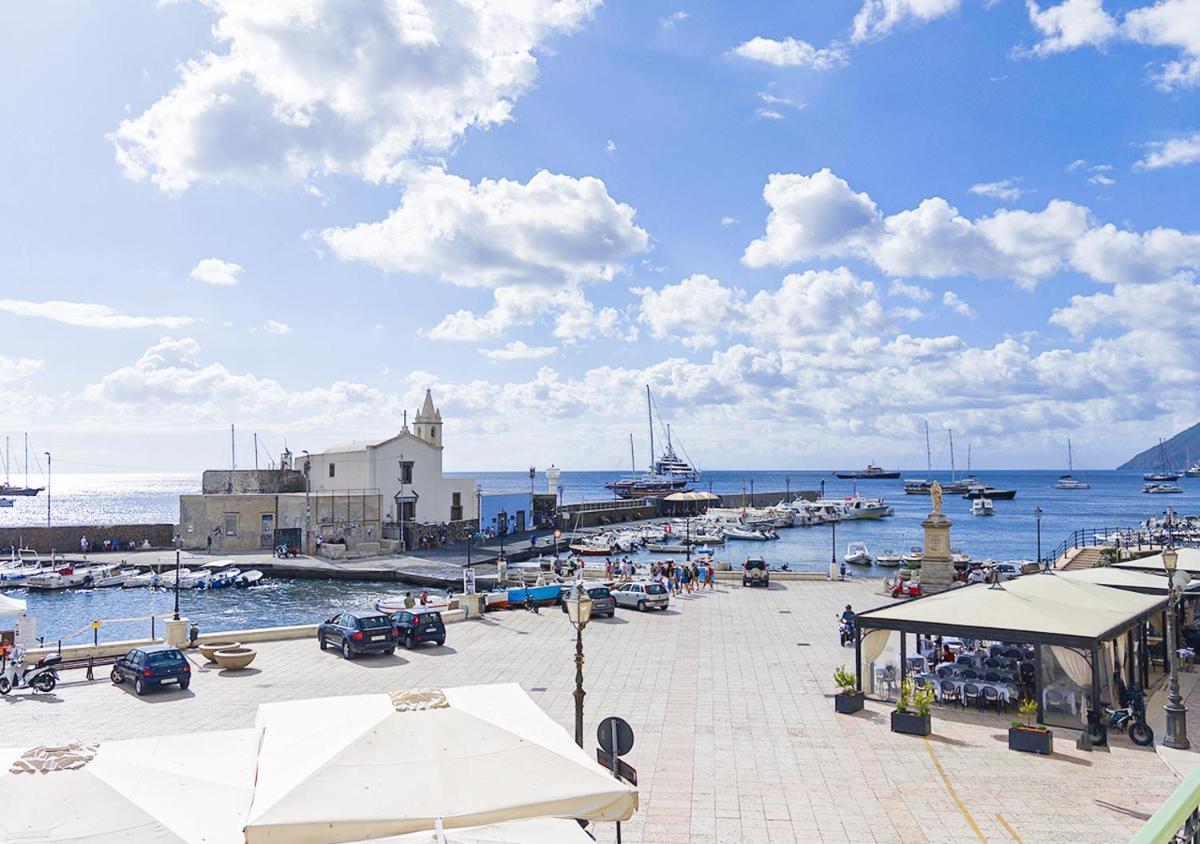 Marina Palace Apartments & Terrace