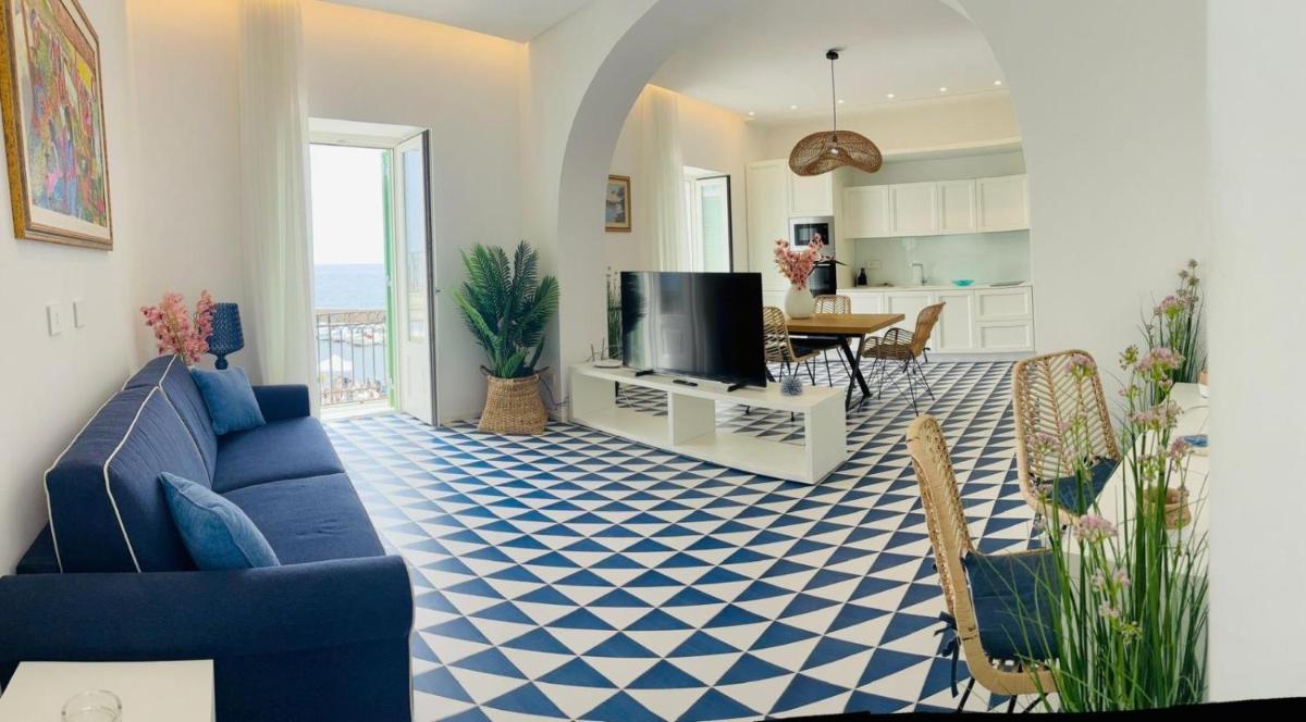 Marina Palace Apartments & Terrace