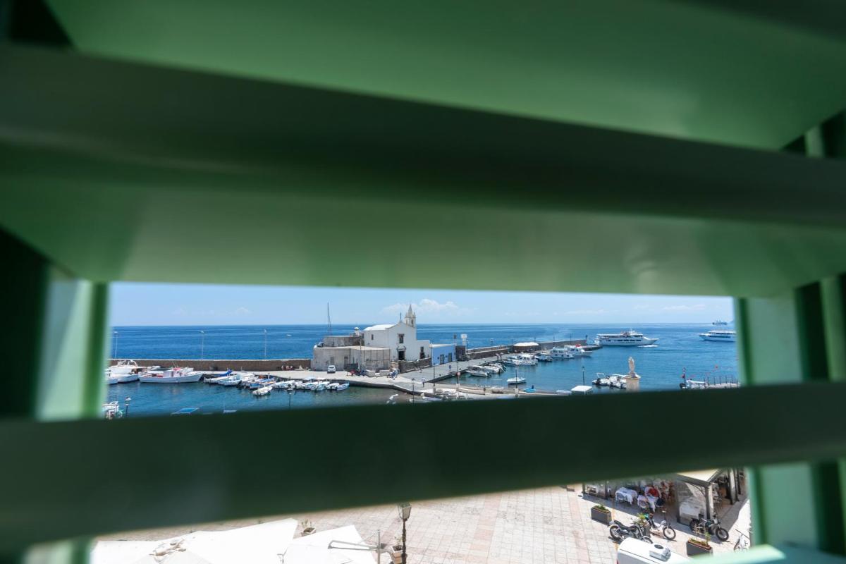 Marina Palace Apartments & Terrace