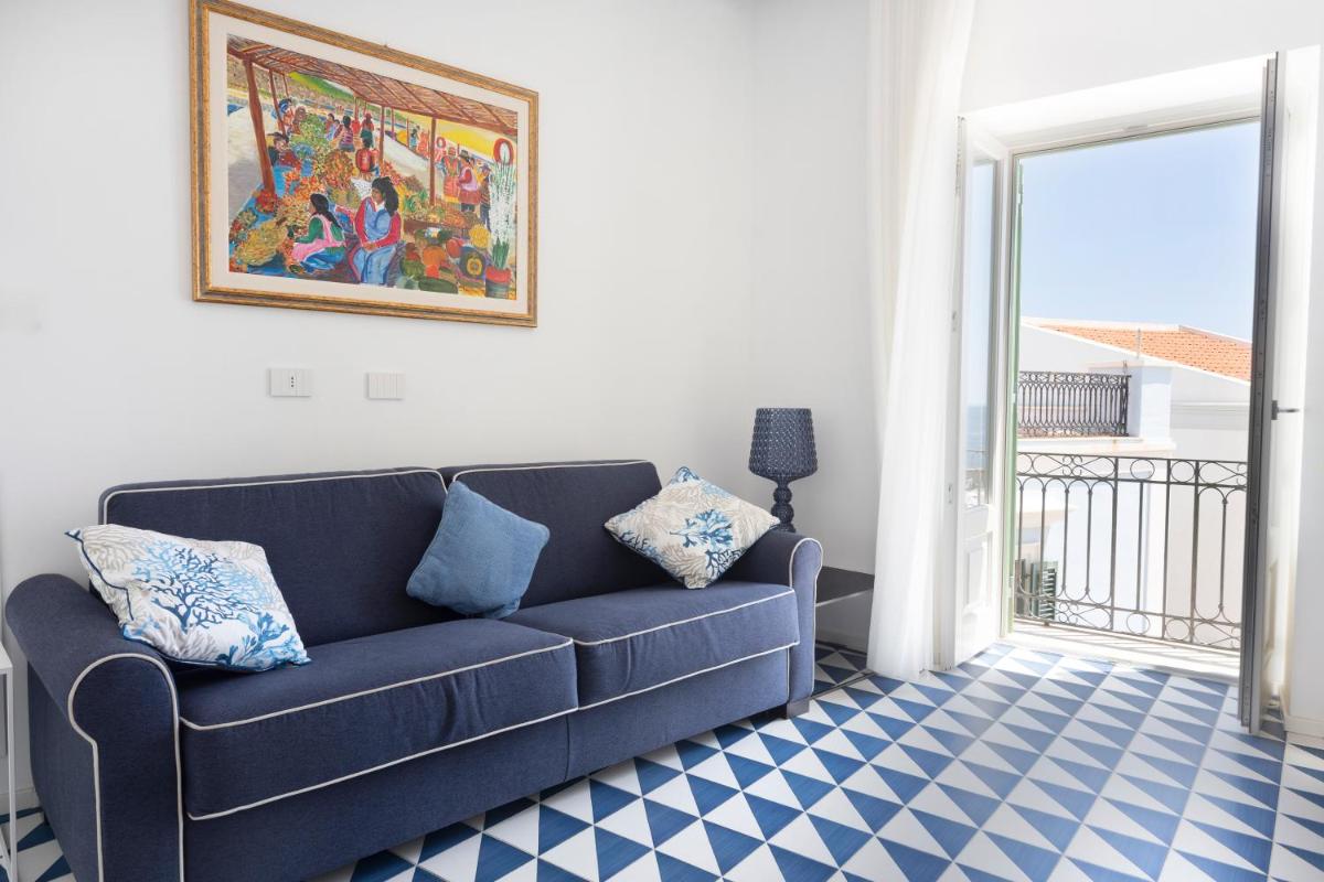 Marina Palace Apartments & Terrace