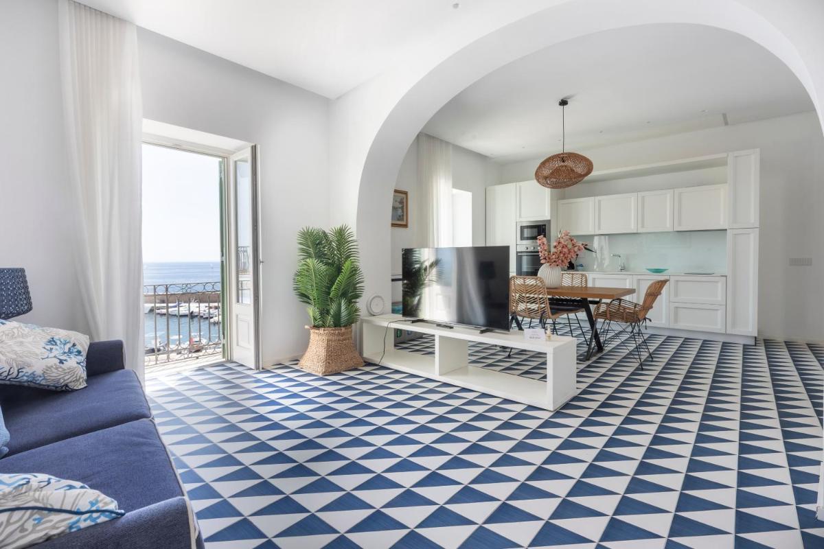 Marina Palace Apartments & Terrace