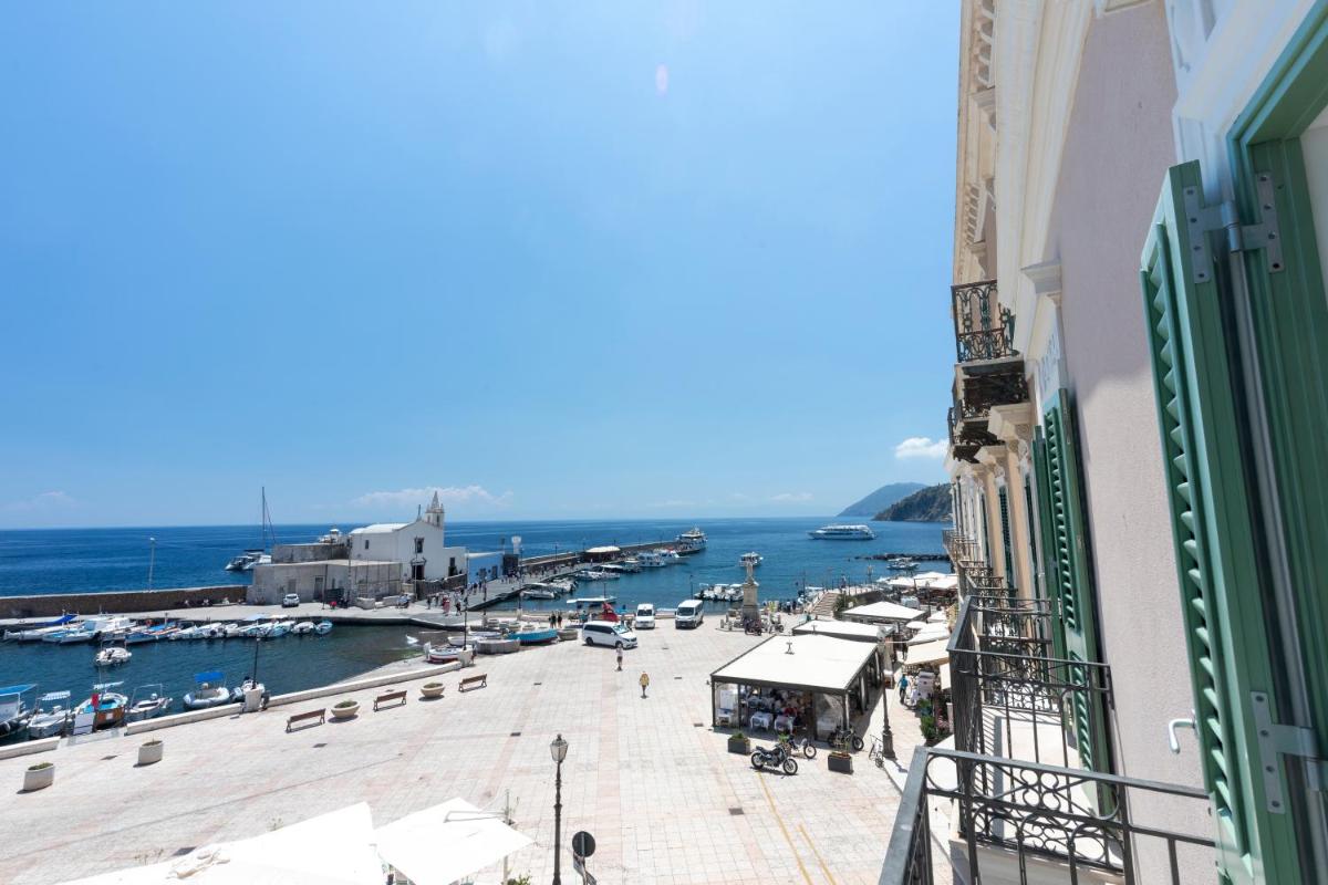 Marina Palace Apartments & Terrace