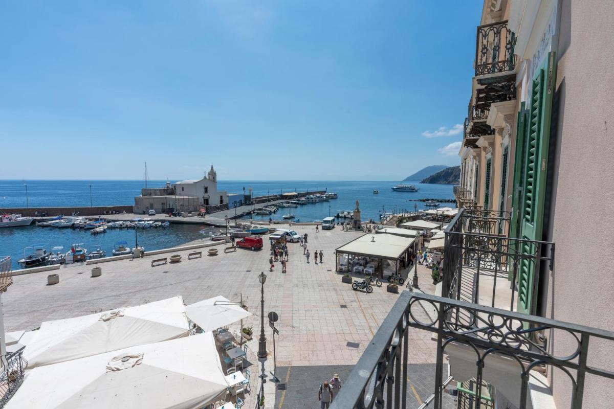 Marina Palace Apartments & Terrace