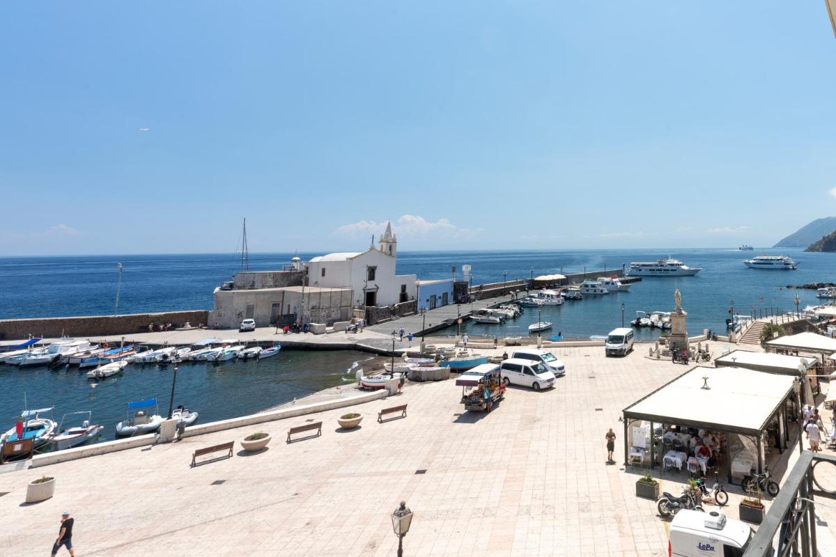 Marina Palace Apartments & Terrace