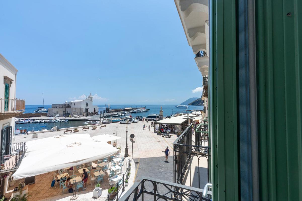 Marina Palace Apartments & Terrace